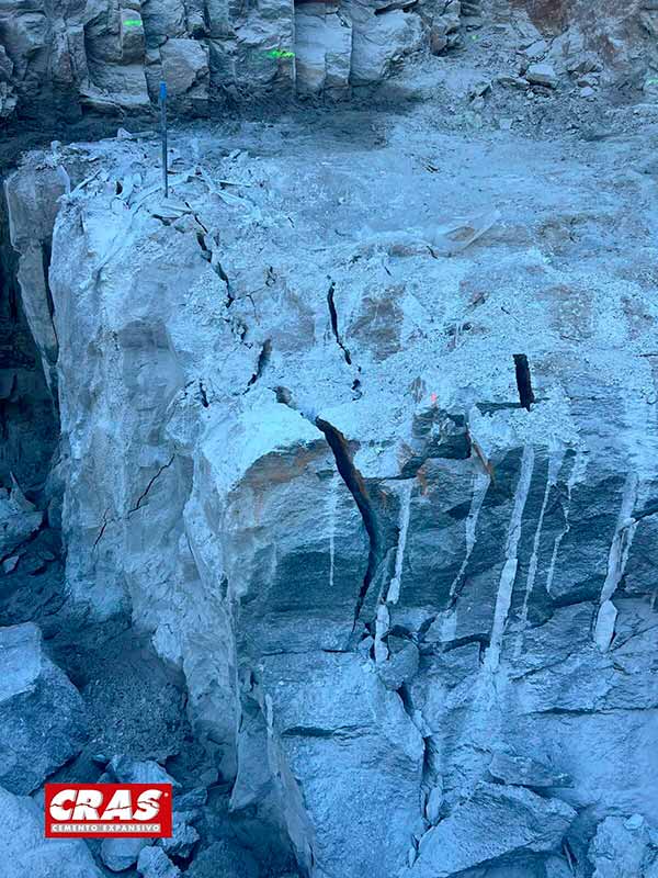 Grietas en la piedra tras utilización de CRAS AZUL