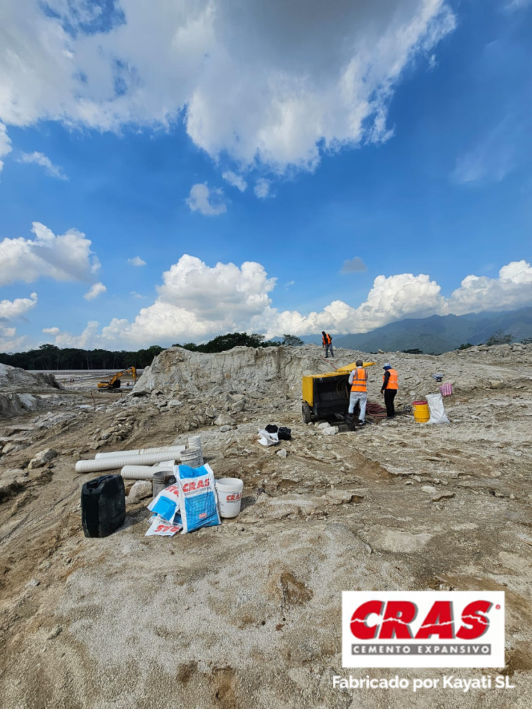 CRAS Azul para demolición de roca en obra.